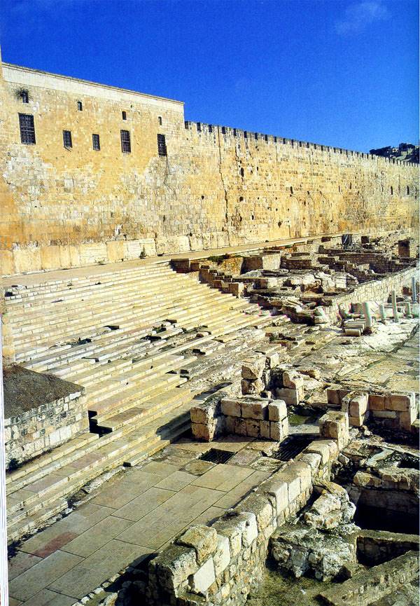 Archeological findings of the Southern Stairs.