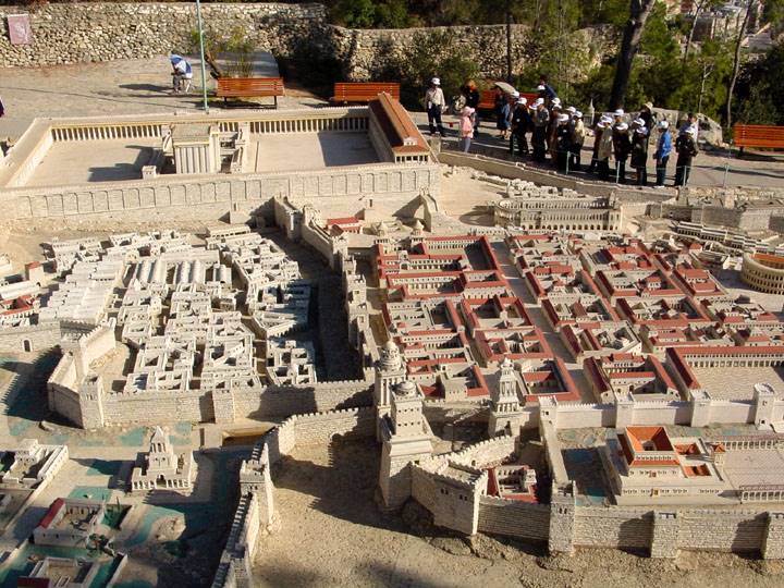Upper city and the Temple (buildings in the Upper City have red roofs)